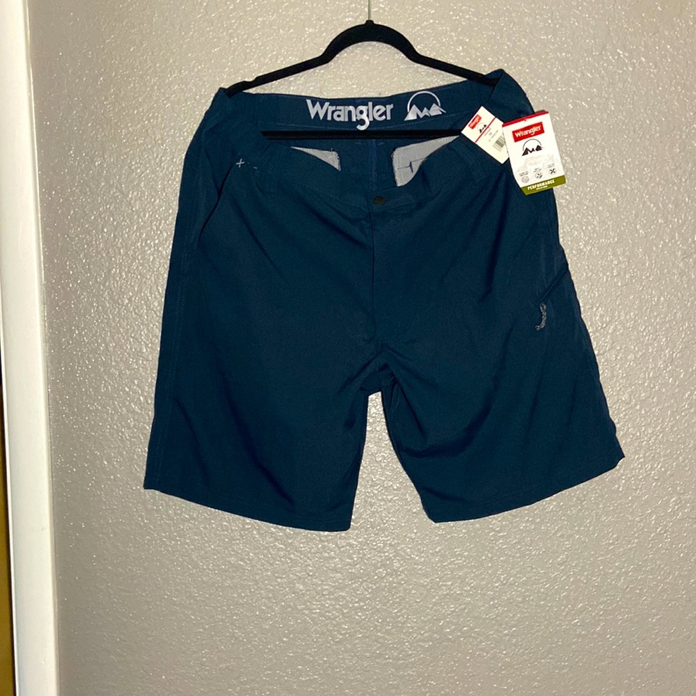 NWT!! 🌄 WRANGLER PERFORMANCE SHORTS!!